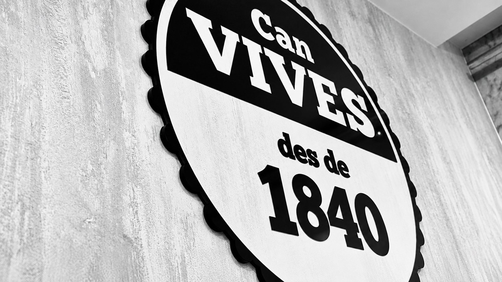 Rètol de Can Vives des de 1840 a Calella