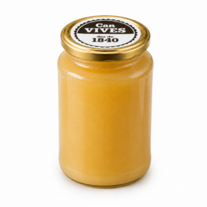 Pot de vidre de brou d’ossos de vedella Can Vives sobre fons blanc